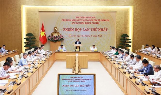 El premier Pham Minh Chinh habla en la primera reunión del comité directivo nacional para la implementación de la Resolución n.º 68-NQ/TW (Foto: VNA) vna-potal-thu-tuong-chu-tri-phien-hop-lan-thu-nhat-cua-bcd-quoc-gia-ve-phat-trien-kinh-te-tu-nhan-8189838.jpg