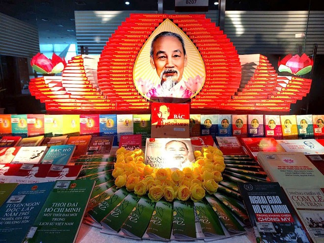 Espacio para exhibir libros sobre el presidente Ho Chi Minh en la conferencia. (Foto: Vietnam+) hcm2.jpg
