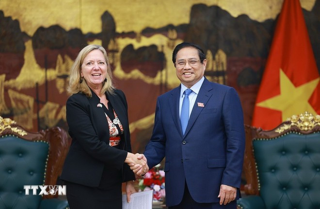 El primer ministro de Vietnam, Pham Minh Chinh recibe a Mariam J. Sherman, directora del Banco Mundial para Vietnam, Laos y Camboya (Fuente: VNA) thu-tuong-tiep-giam-doc-wb-khu-vuc-2.jpg