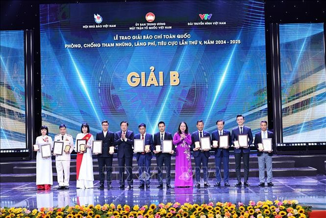 En la cita (Fuente: VNA) giai-bao-chi-1.jpg