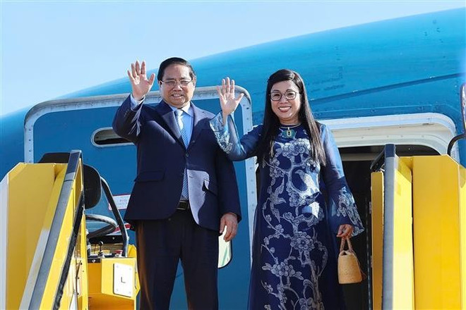 El primer ministro de Vietnam, Pham Minh Chinh, y su esposa, parte de la capital Estocolmo de Suecia rumbo a Hanoi (Fuente: VNA) vna-potal-thu-tuong-ket-thuc-chuyen-tham-chinh-thuc-thuy-dien-8091235.jpg
