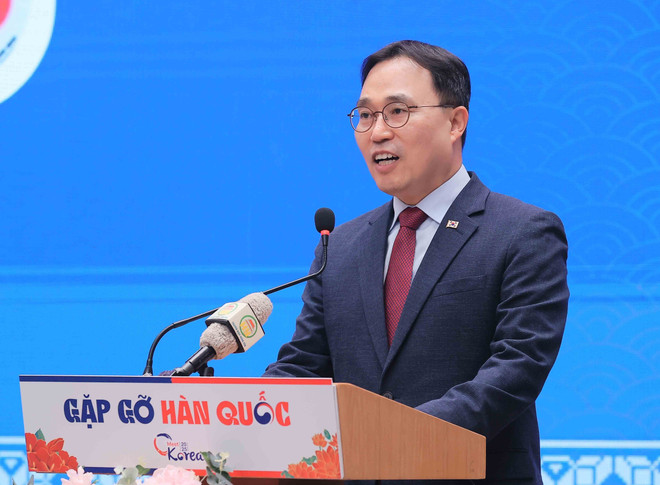 El embajador surcoreano en Vietnam, Choi Youngsam (Fuente: VNA) vna-potal-hoi-nghi-toan-the-e2809cgap-go-han-quoce2809d-8031731.jpg