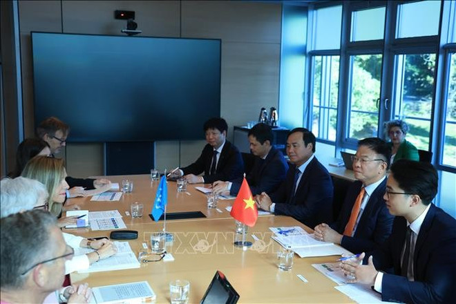 En la reunión entre el viceprimer ministro Le Thanh Long y la secretaria general de la Organización Meteorológica Mundial (OMM), Celeste Saulo (Fuente: VNA) to-chuc-khi-tuong.jpg
