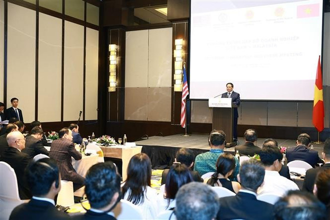 El primer ministro Pham Minh Chinh en el Encuentro Empresarial Vietnam-Malasia en Kuala Lumpur el 25 de mayo. (Foto: VNA) vna-potal-thu-tuong-tham-du-chuong-trinh-gap-go-doanh-nghiep-viet-nam-malaysia-8052865.jpg