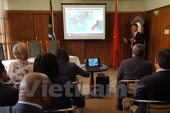 Vietnam y Sudáfrica buscan aumentar comercio mediante transporte marítimo