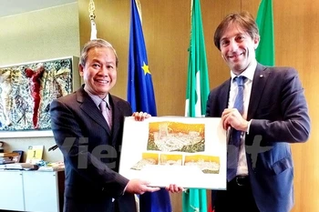 Promueven cooperación entre Vietnam y región italiana de Lombardía