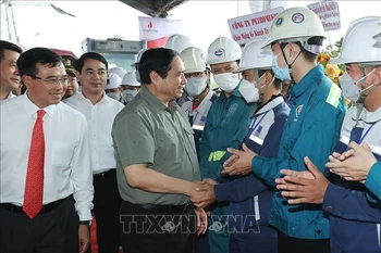 Primer ministro vietnamita asiste a inauguración de planta termoeléctrica Song Hau 1