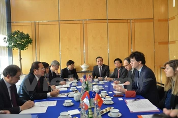 Aumentan Vietnam y Francia cooperación en información y comunicaciones 