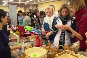 Vietnam participa en feria de caridad en Eslovaquia