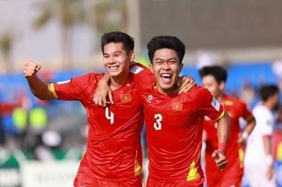 El defensor central Hieu Minh (número 4) anotó el 2-0 para Vietnam Sub-23. (Foto: AFC)