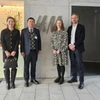El embajador de Vietnam en Suecia, Tran Van Tuan (segundo desde la izquierda), se reúne con representantes de H&M. (Foto: moit.gov.vn)