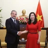 La viceministra de Relaciones Exteriores Le Thi Thu Hang recibe al viceministro de Empresas y Made in Italy Valentino Valentini (Foto: baoquocte.vn)