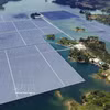 Una central de energía solar flotante sobre el embalse hidroeléctrico de Da Mi. (Foto: VNA)