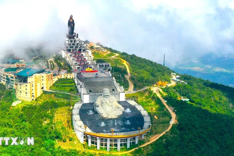 En el conjunto de la montaña Ba Den. (Fuente: VNA)