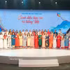 Profesores vietnamitas en el extranjero posan para una foto junto a los Embajadores del idioma vietnamita en el extranjero 2026. (Foto: VNA)