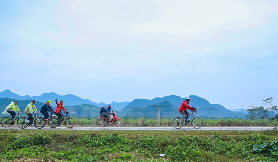 El embajador dijo que a los participantes en el viaje les encantan paisajes de Vietnam (Fuente: VNA) 