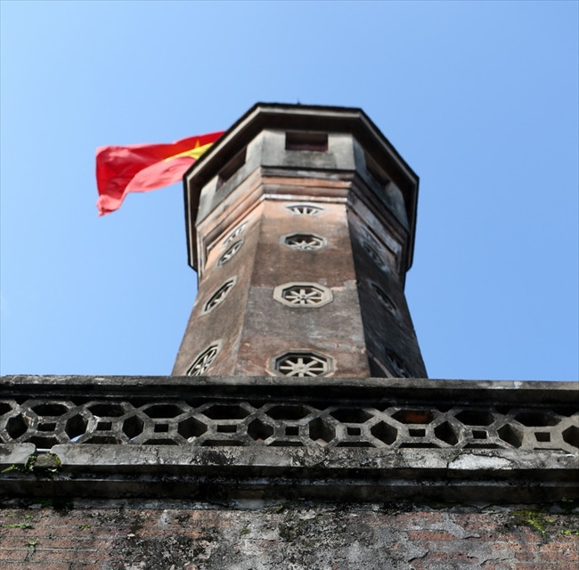 Ubicado en el Museo de historia militar de Vietnam, es considerado la construcción más intacta y majestuosa en el complejo de reliquias de la antigua ciudadela de Thang Long. (Fuente: VNA)