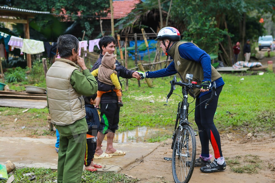 Consideró que los nexos entre los dos países no sólo se fortalecen en nivel gubernamental, sino también se enriquecen mediante el intercambio popular (Fuente: VNA)