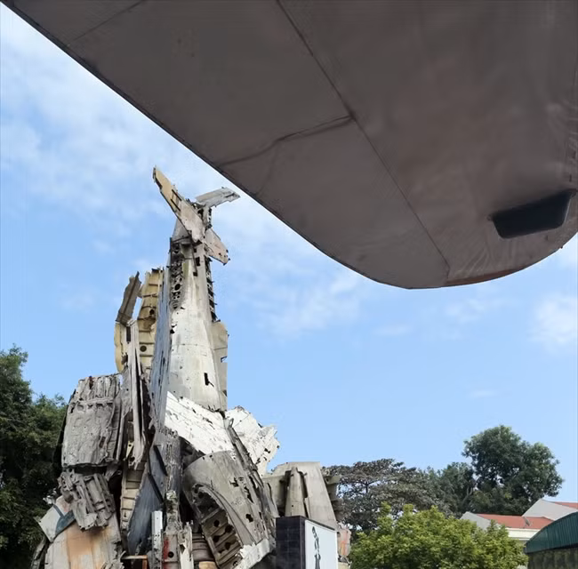 Resto de un avión estadounidense derribado en la guerra se expone en el Museo de historia militar (Fuente: VNA)