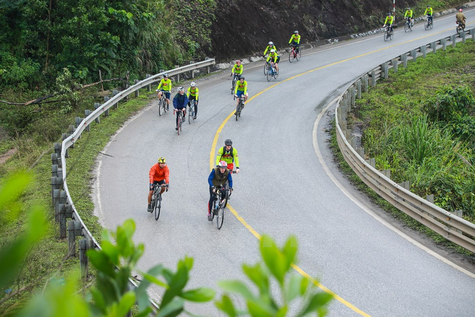 Viajan por un paso montañoso en Ha Tinh (Fuente: VNA)
