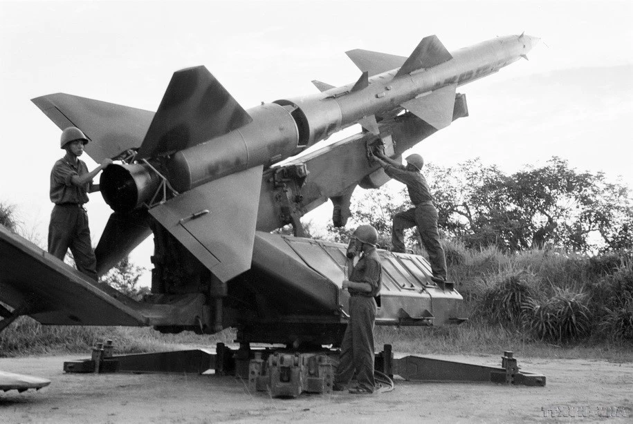 Os mísseis de defesa aérea antiaérea foram a força central na vitória de “Hanói - Dien Bien Phu” no ar em dezembro de 1972. (Fonte: VNA)