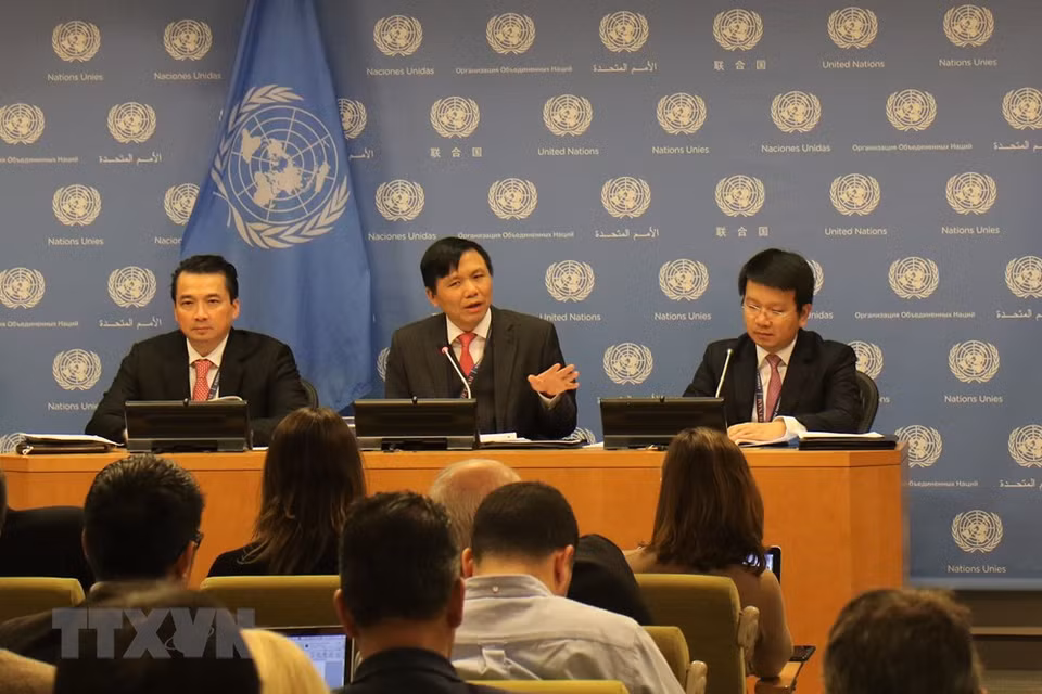 El embajador vietnamita Dang Dinh Quy en una conferencia de prensa en Nueva York (Foto: VNA)