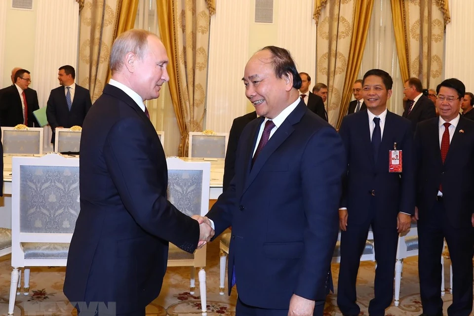 Premier vietnamita Nguyen Xuan Phuc se reúne con el presidente ruso Vladimir Putin. (Fuente: VNA)