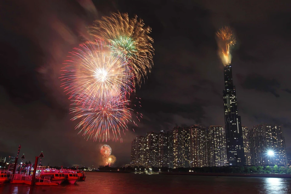 Fuegos artificiales en Ciudad Ho Chi Minh en la noche de 2 de septiembre (Fuente: VNA)