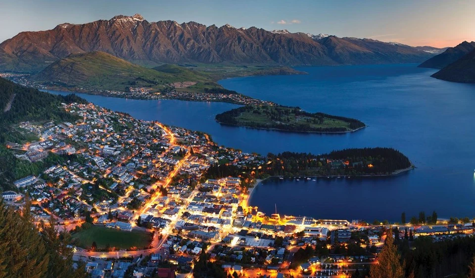 No.1: Situada en medio del océano, Nueva Zelanda ofrece a los turistas la belleza prístina de la naturaleza y la cultura peculiar de los Maori 