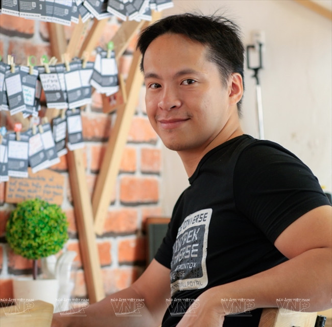 Dao Khanh Hiep, dueño de la cafetería con autoservicio “Mama Fanbox” (Fuente: VNA)