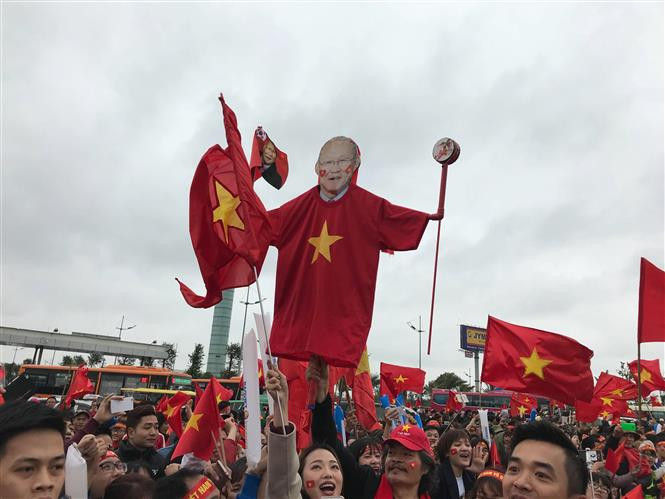 Vietnam en pie para dar bienvenida a sus gladiadores en rojo (Fuente: VNA)