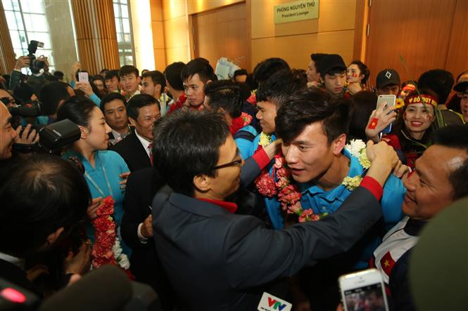 El vicepremier vietnamita recibe a los jugadores de la selección de fútbol sub-23 de Vietnam (Fuente: VNA) ​