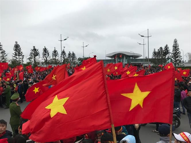 Vietnam en pie para dar bienvenida a sus gladiadores en rojo (Fuente: VNA)
