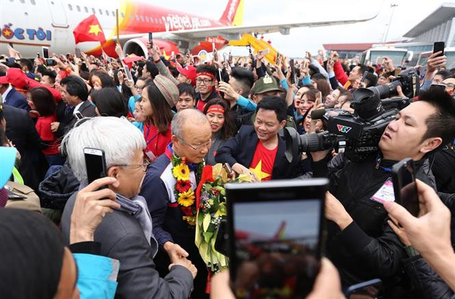 Vietnam en pie para dar bienvenida a sus gladiadores en rojo (Fuente: VNA)