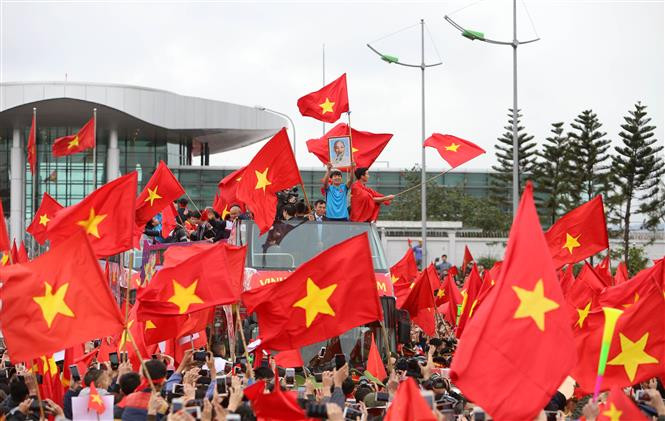 Vietnam en pie para dar bienvenida a sus gladiadores en rojo (Fuente: VNA)