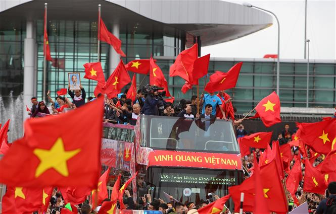 Vietnam en pie para dar bienvenida a sus gladiadores en rojo (Fuente: VNA)