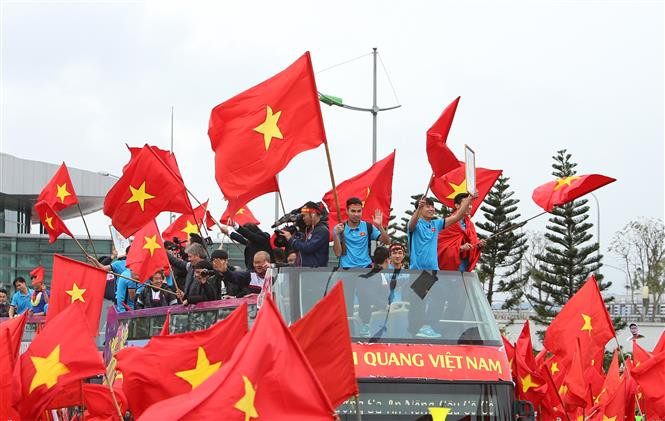 Vietnam en pie para dar bienvenida a sus gladiadores en rojo (Fuente: VNA)