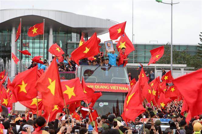 Vietnam en pie para dar bienvenida a sus gladiadores en rojo (Fuente: VNA)