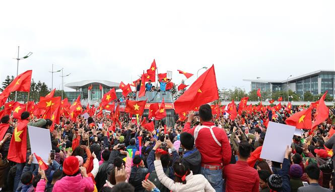 Vietnam en pie para dar bienvenida a sus gladiadores en rojo (Fuente: VNA)