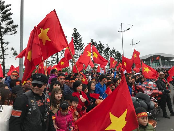 Vietnam en pie para dar bienvenida a sus gladiadores en rojo (Fuente: VNA)