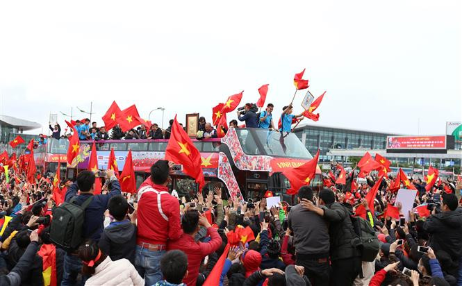 Vietnam en pie para dar bienvenida a sus gladiadores en rojo (Fuente: VNA)