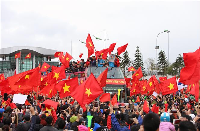 Vietnam en pie para dar bienvenida a sus gladiadores en rojo (Fuente: VNA)