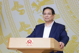 El primer ministro de Vietnam, Pham Minh Chinh, exigie a los Ministerios, agencias y localidades garantizar el desembolso total del capital de inversión pública asignado para 2025. (Foto: VNA)