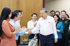 El secretario general del Partido Comunista de Vietnam, To Lam, saluda a los delegados (Foto: VNA)