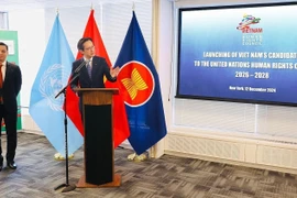 El viceministro de Relaciones Exteriores Do Hung Viet se dirige a un acto celebrado el 12 de diciembre en Nueva York por la misión permanente de Vietnam ante la ONU con motivo del Día de los Derechos Humanos. (Foto: VNA)