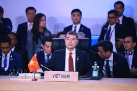 El primer ministro de Vietnam, Le Minh Hung, participa en la sesión plenaria de la 48.ª Cumbre de la ASEAN en Cebú, Filipinas. (Foto: VNA)