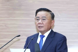 El miembro del Buró Político y miembro permanente del Secretariado del Comité Central del PCV, Tran Cam Tu, interviene en la cita (Foto: VNA)