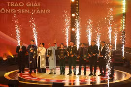 Los premios Loto Dorado se entregan en la 24ª edición del Festival de Cine de Vietnam, que concluyó en Ciudad Ho Chi Minh el 25 de noviembre. (Foto: VNA)