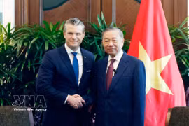 El secretario general del Partido Comunista y presidente de Vietnam, To Lam, recibe al secretario de Guerra de Estados Unidos, Pete Hegseth. (Foto: VNA)
