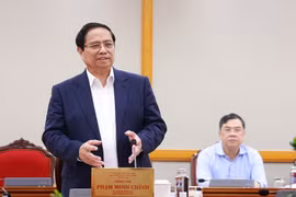 El primer ministro Pham Minh Chinh trabaja con el buró ejecutivo del Comité del Partido en la provincia de An Giang (Foto: VNA)